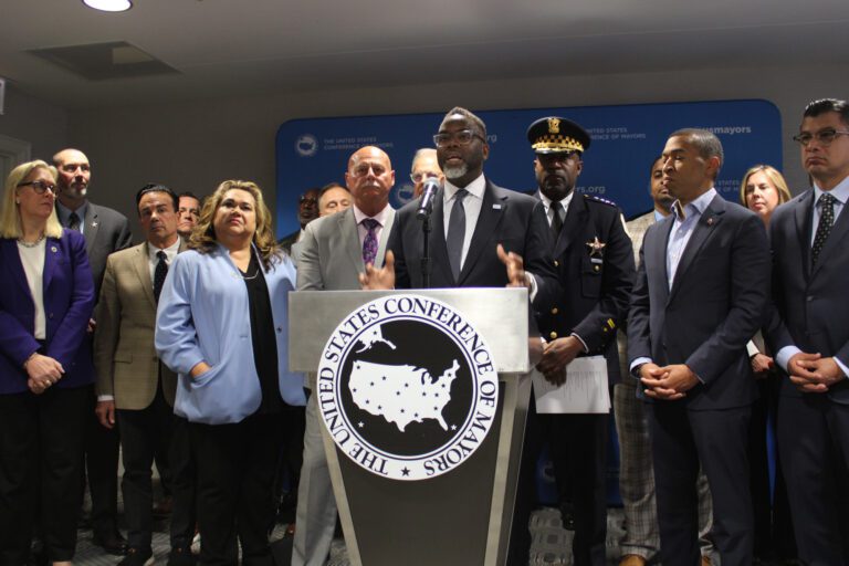 City leaders say that violent crime in chicago is identical