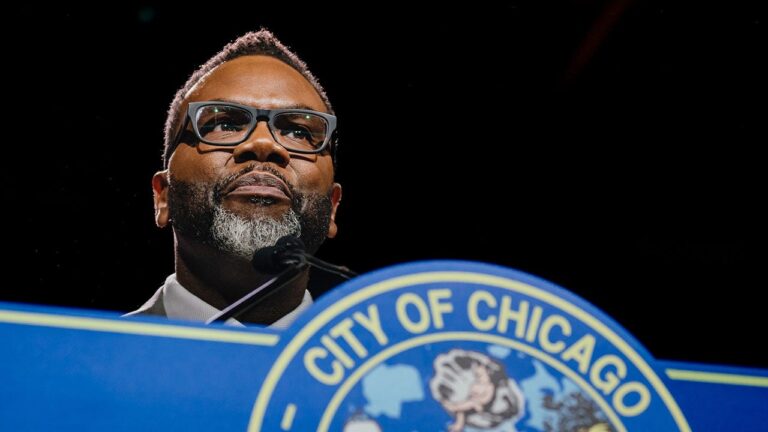 The mayor of chicago johnson invites president donald trump "monster"
